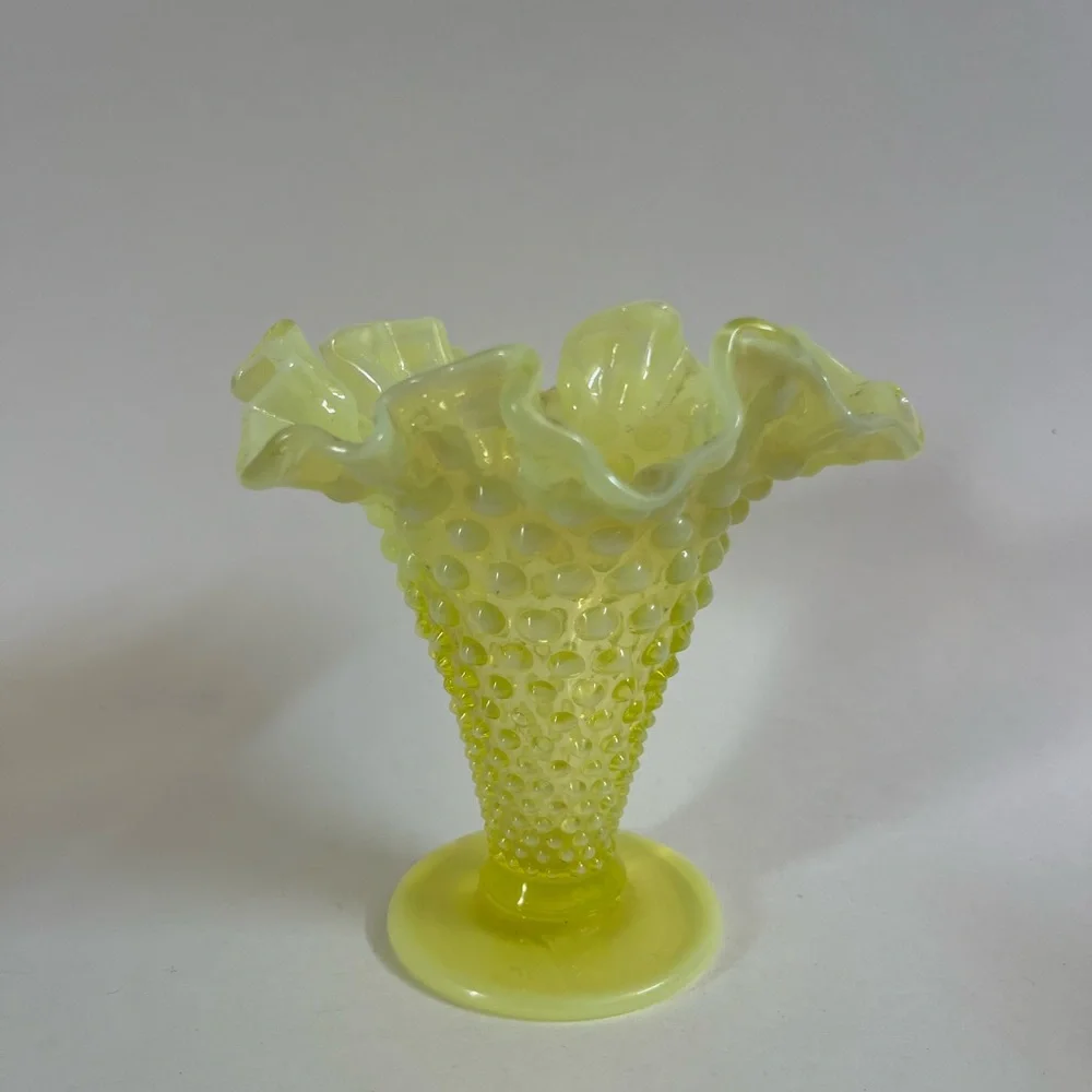 •Vintage Fenton Vase Topaz Yellow Hobnail Uranium Vase• - Picture 3 of 12